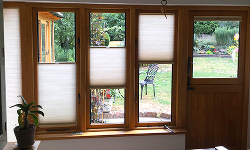 сверху вниз и нажатием жалюзи