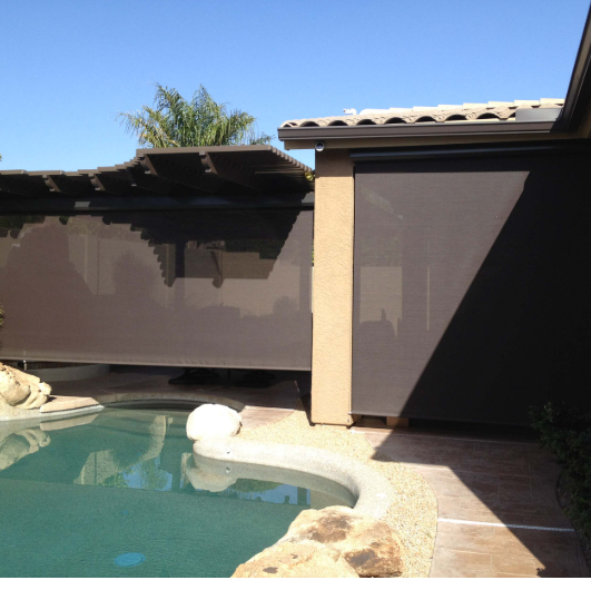 Открытые открытые оттенки внутреннего дворика