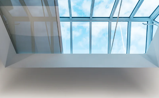 В крыше крыло в окне