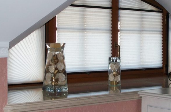 Плиссированные угловые оттенки