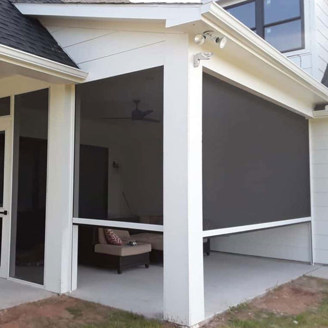  Электрические солнцезащитные ветропроницаемые на открытом воздушном рельсовом рельсе роликовые жалюзи 